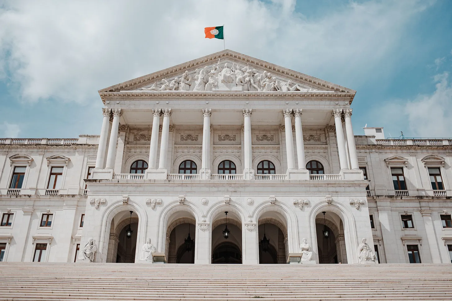 The Portuguese Parliament is required to hold a plenary to discuss citizens’ petitions for legislative change