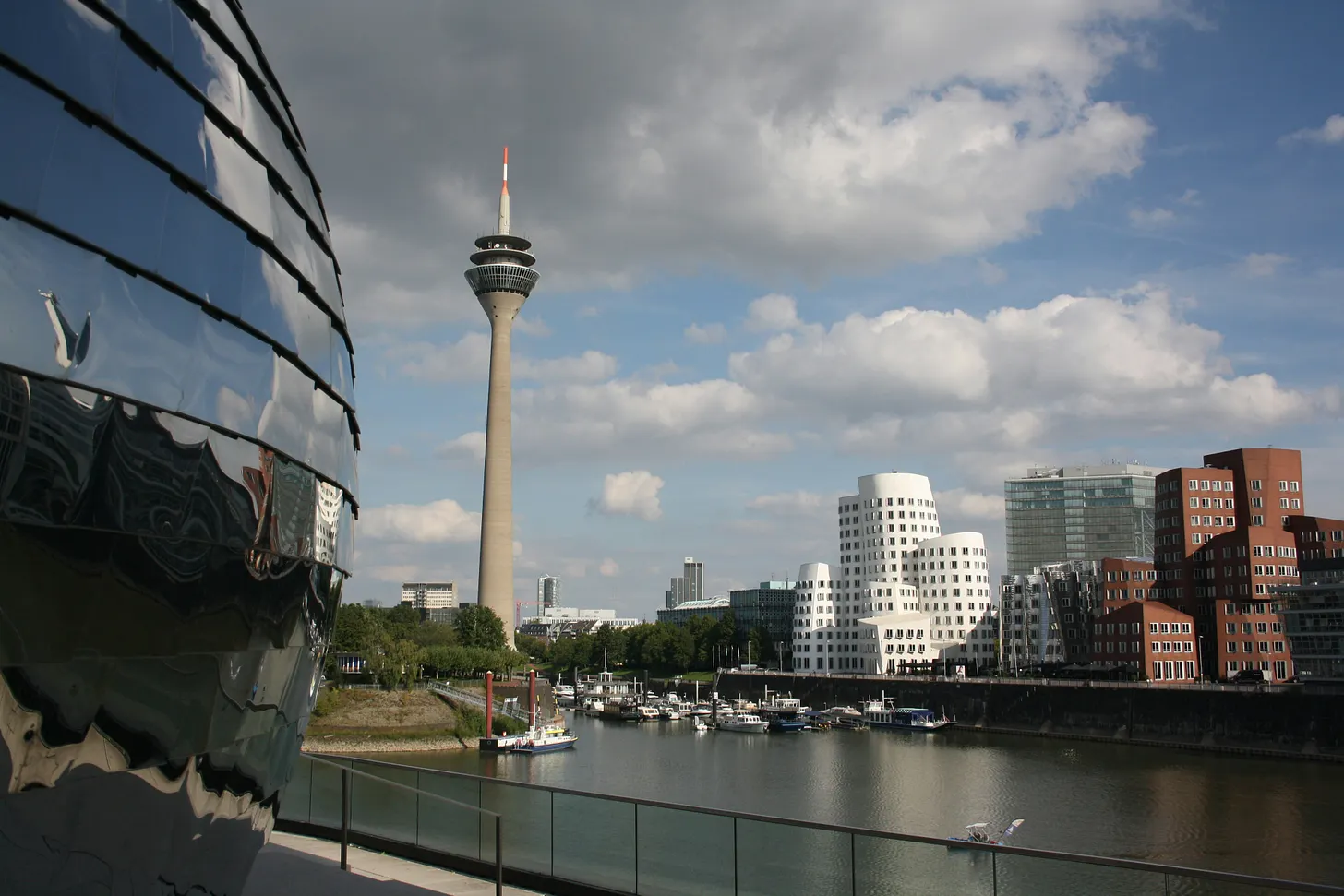 Düsseldorf Photo by Alexandra B on Unsplash